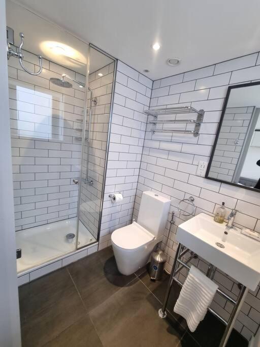 Manhattan Style Apartment In Fulham ลอนดอน ภายนอก รูปภาพ